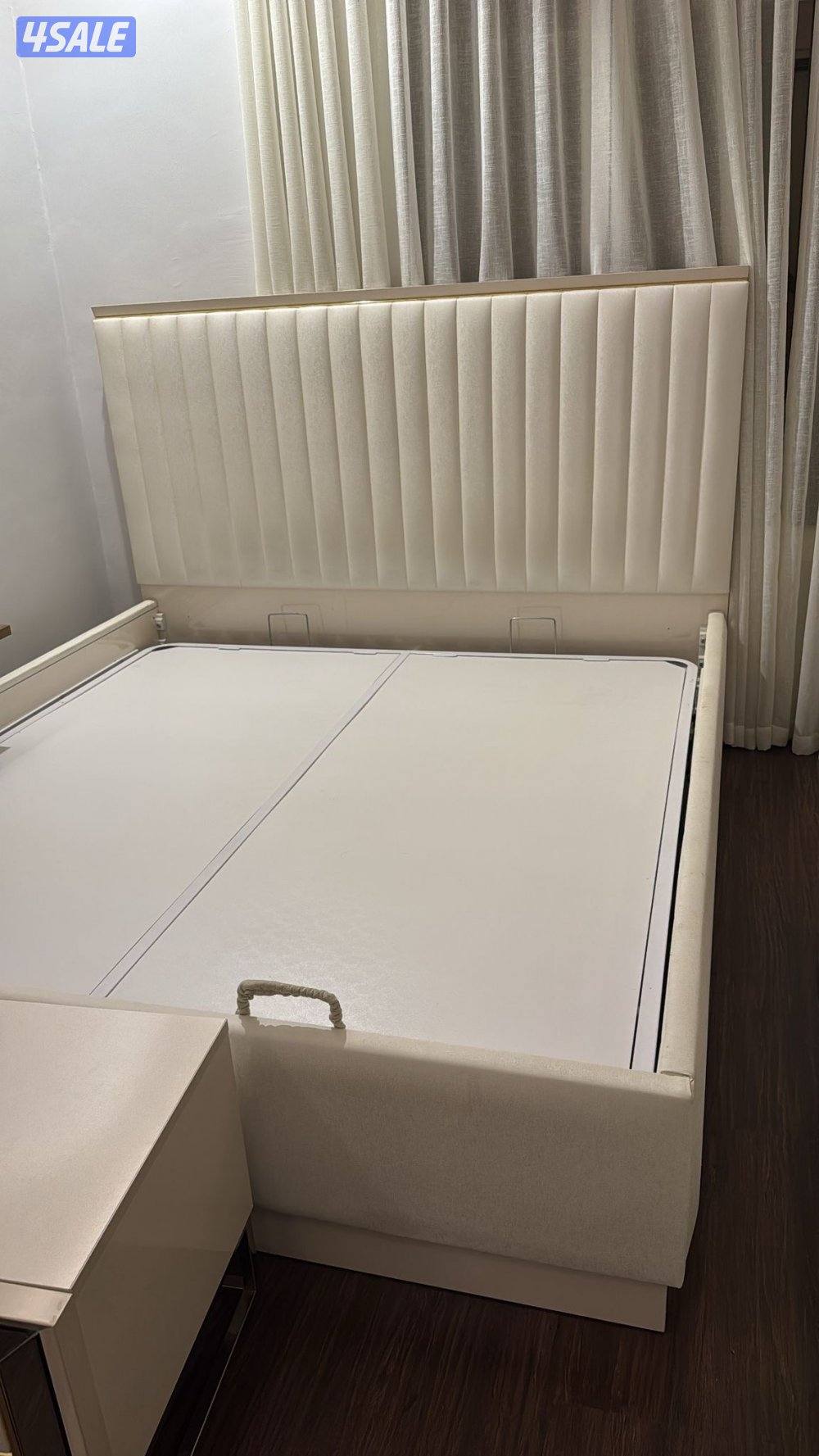 للبيع غرفة نوم من آت هوم وكبتات وسرير اطفال3