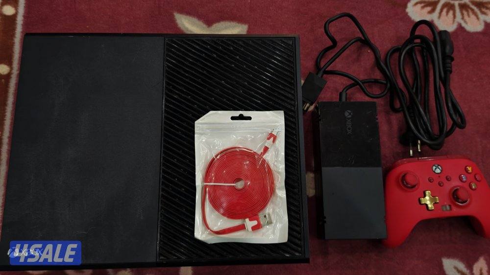 اكس بوكس ون نظيفه معاها يده احترافيه xbox one used clean with pro cont0