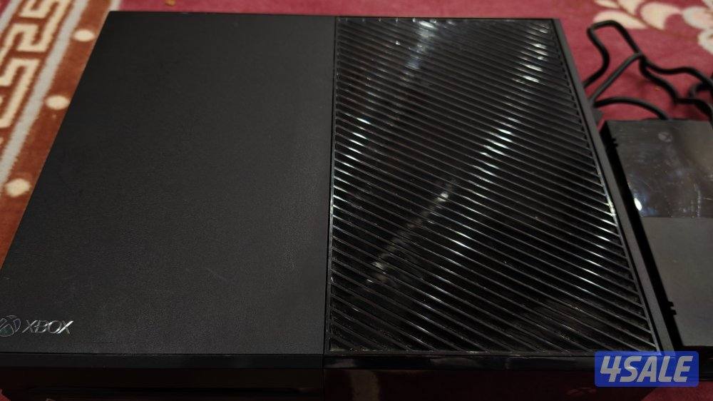 اكس بوكس ون نظيفه معاها يده احترافيه xbox one used clean with pro cont9