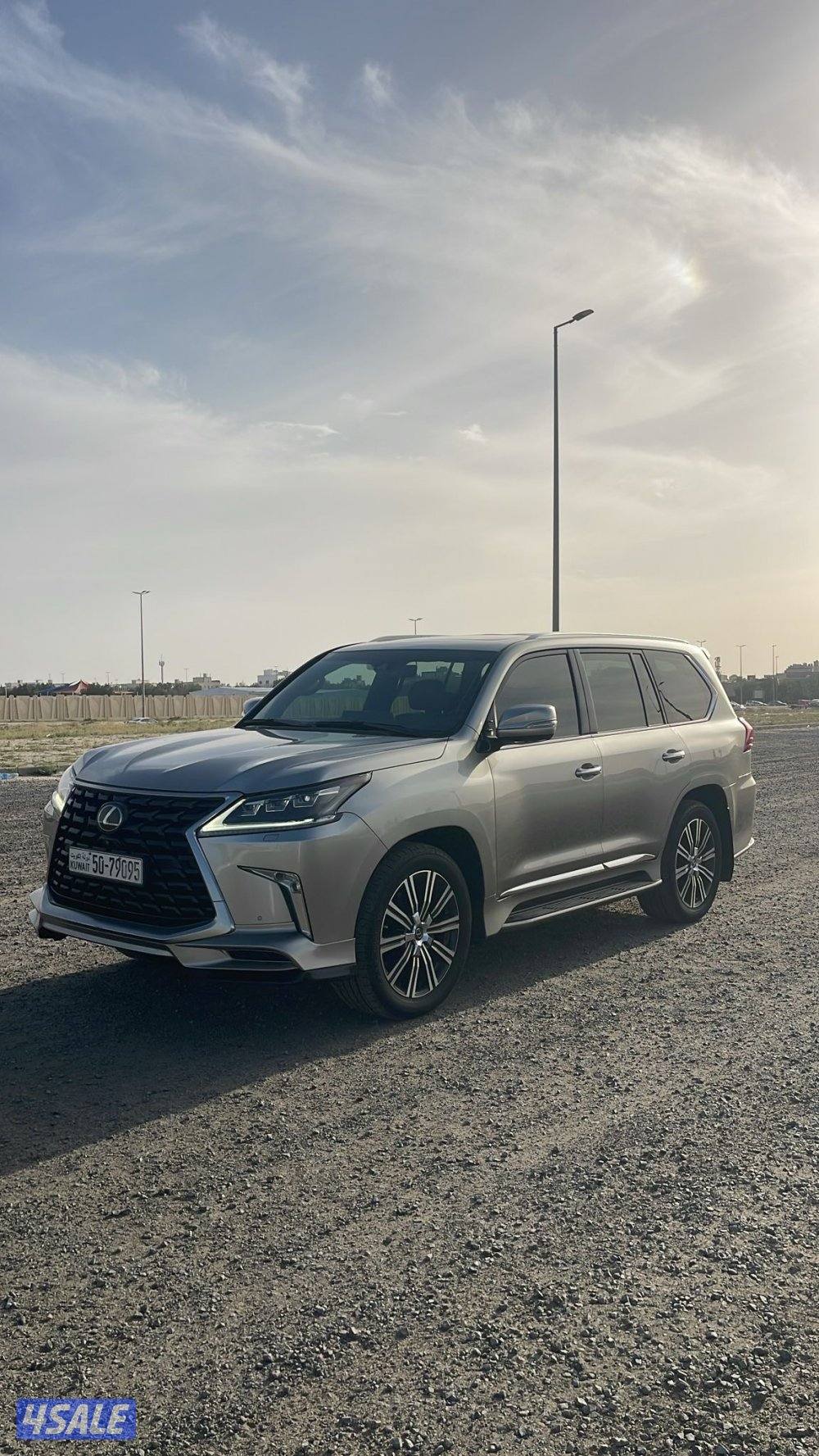 لكزس LX570 الساير 2021 بحاله الوكاله عداد 144 الف2