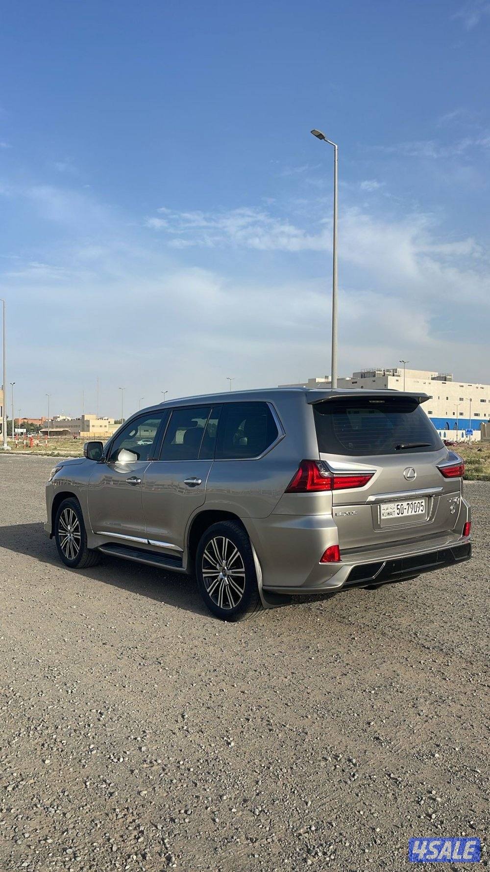 لكزس LX570 الساير 2021 بحاله الوكاله عداد 144 الف4