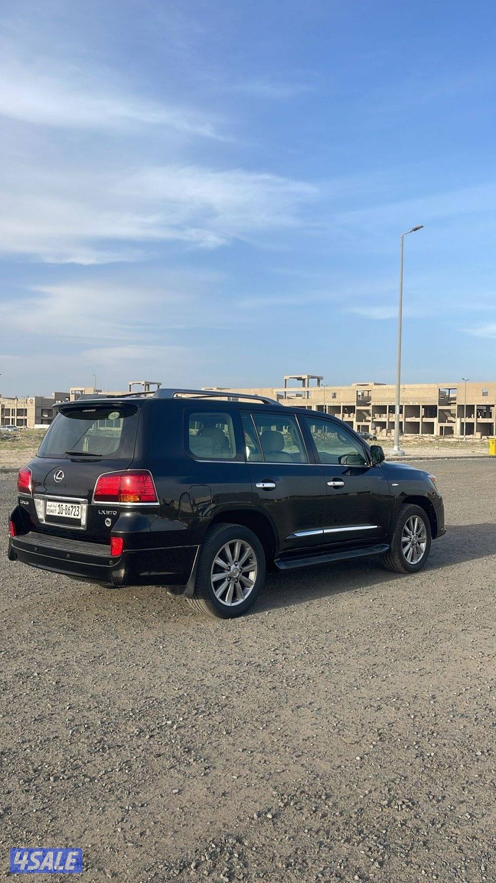 لكزس LX570 الساير 2011 بحاله نادره عداد 73 الف3