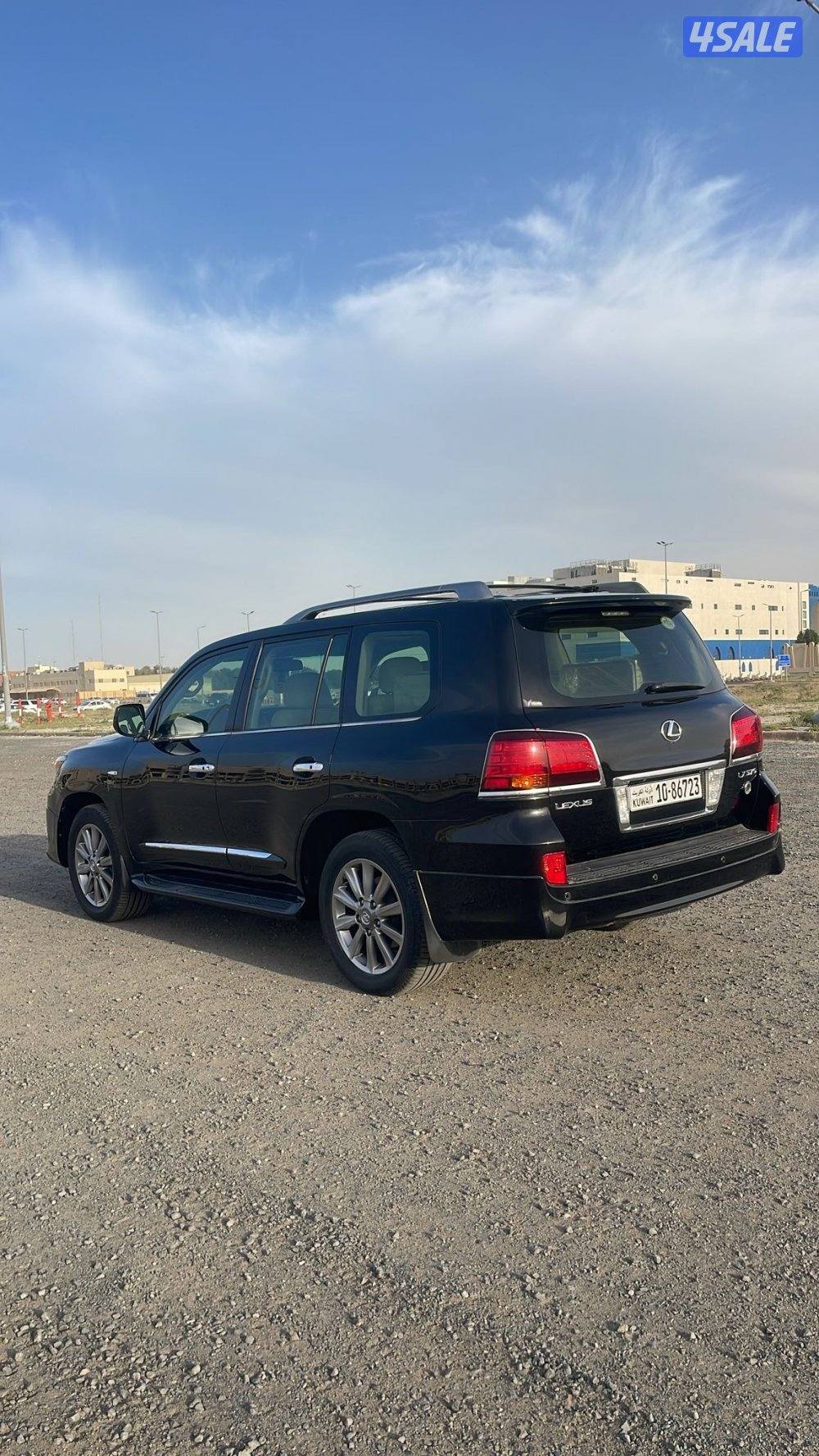 لكزس LX570 الساير 2011 بحاله نادره عداد 73 الف2