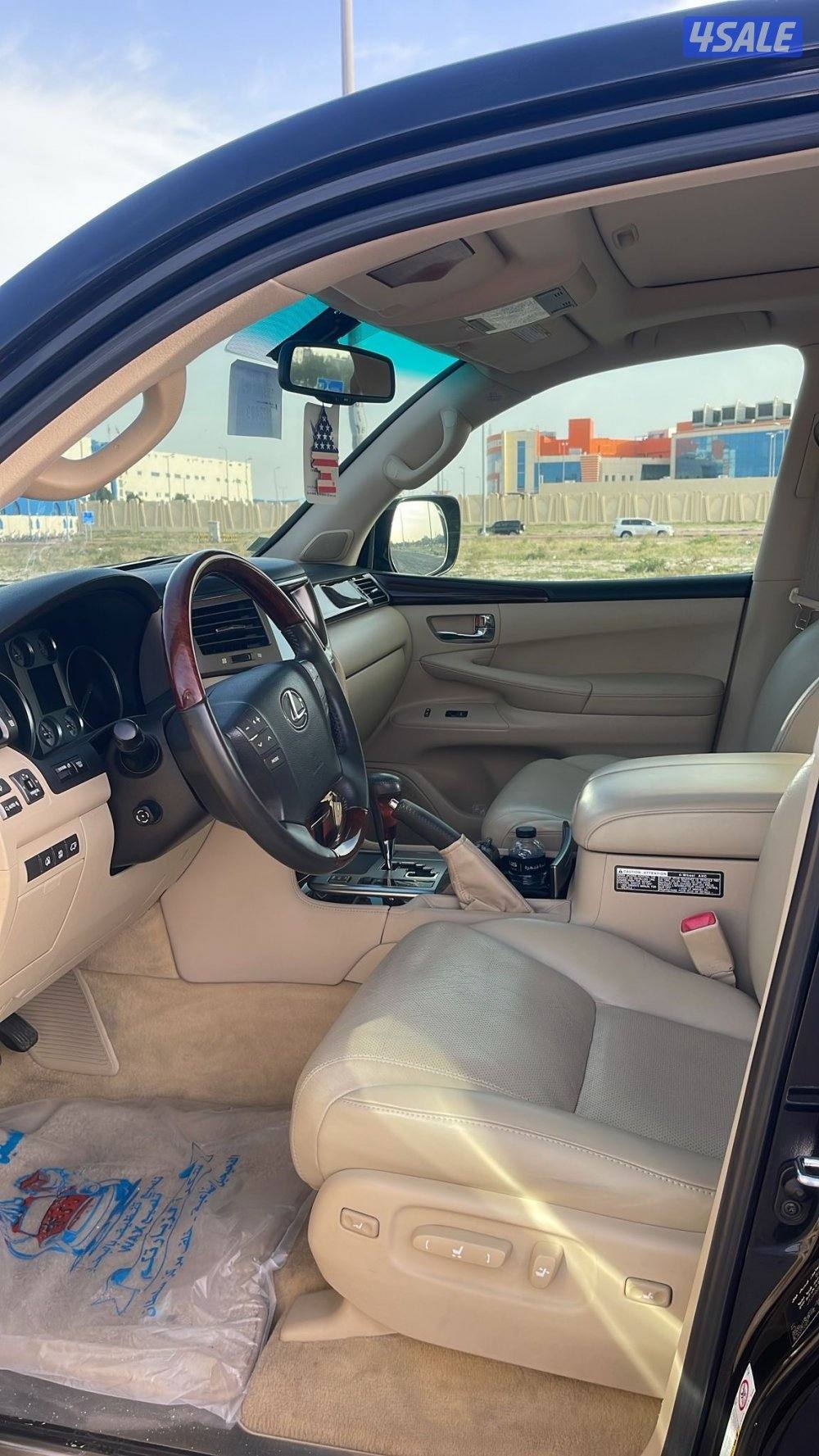 لكزس LX570 الساير 2011 بحاله نادره عداد 73 الف6