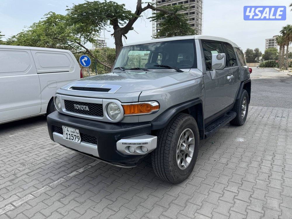 2012 FJ Cruiser in a very good condition2
