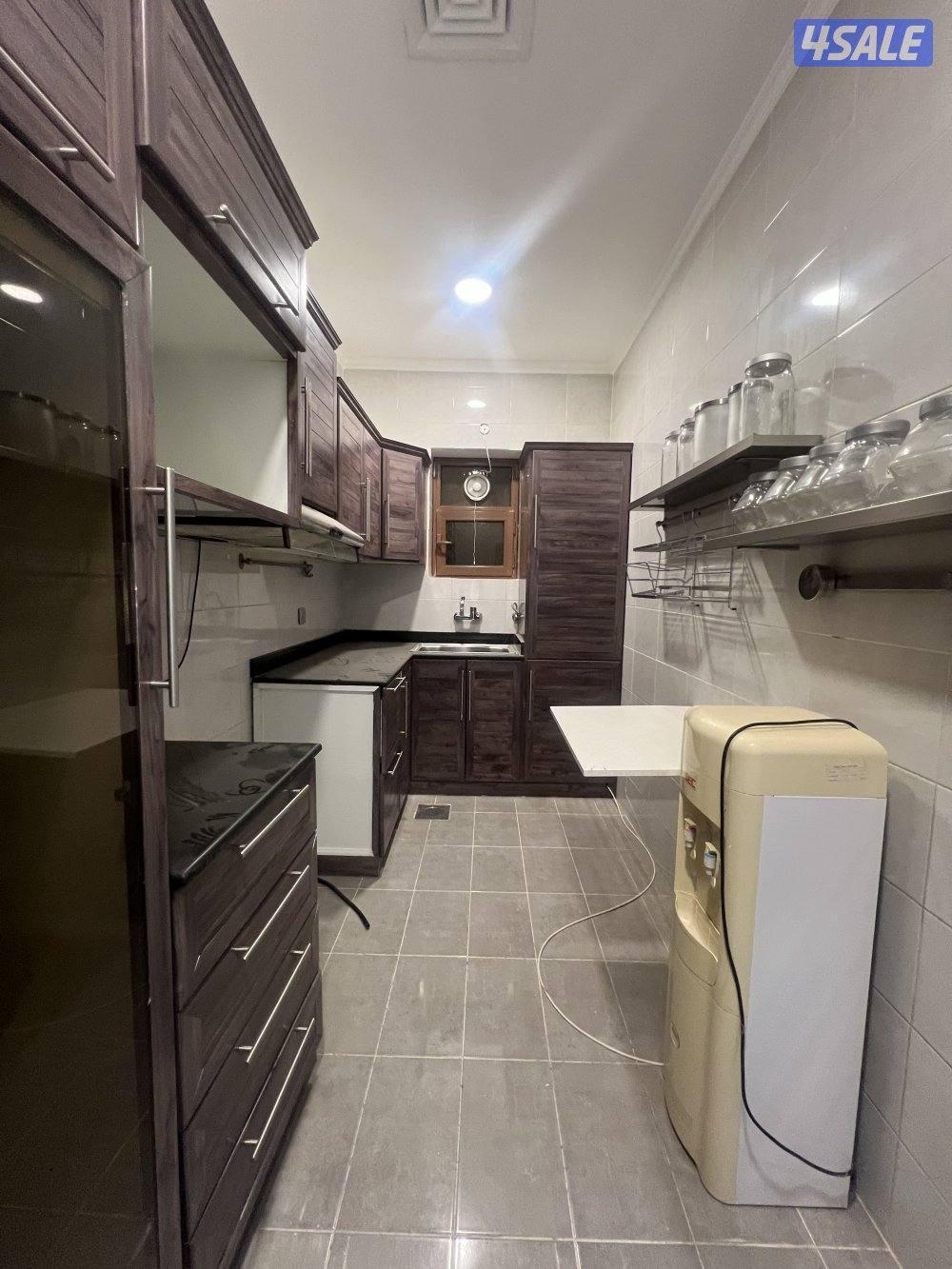 للإيجار شقة ممتازة بغرب مشرف ٣ غرف نوم0