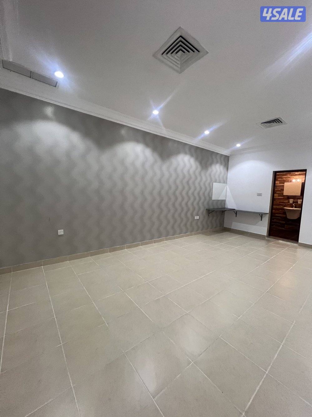 للإيجار شقة ممتازة بغرب مشرف ٣ غرف نوم3