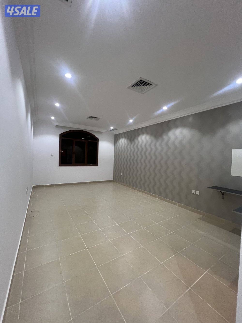 للإيجار شقة ممتازة بغرب مشرف ٣ غرف نوم5