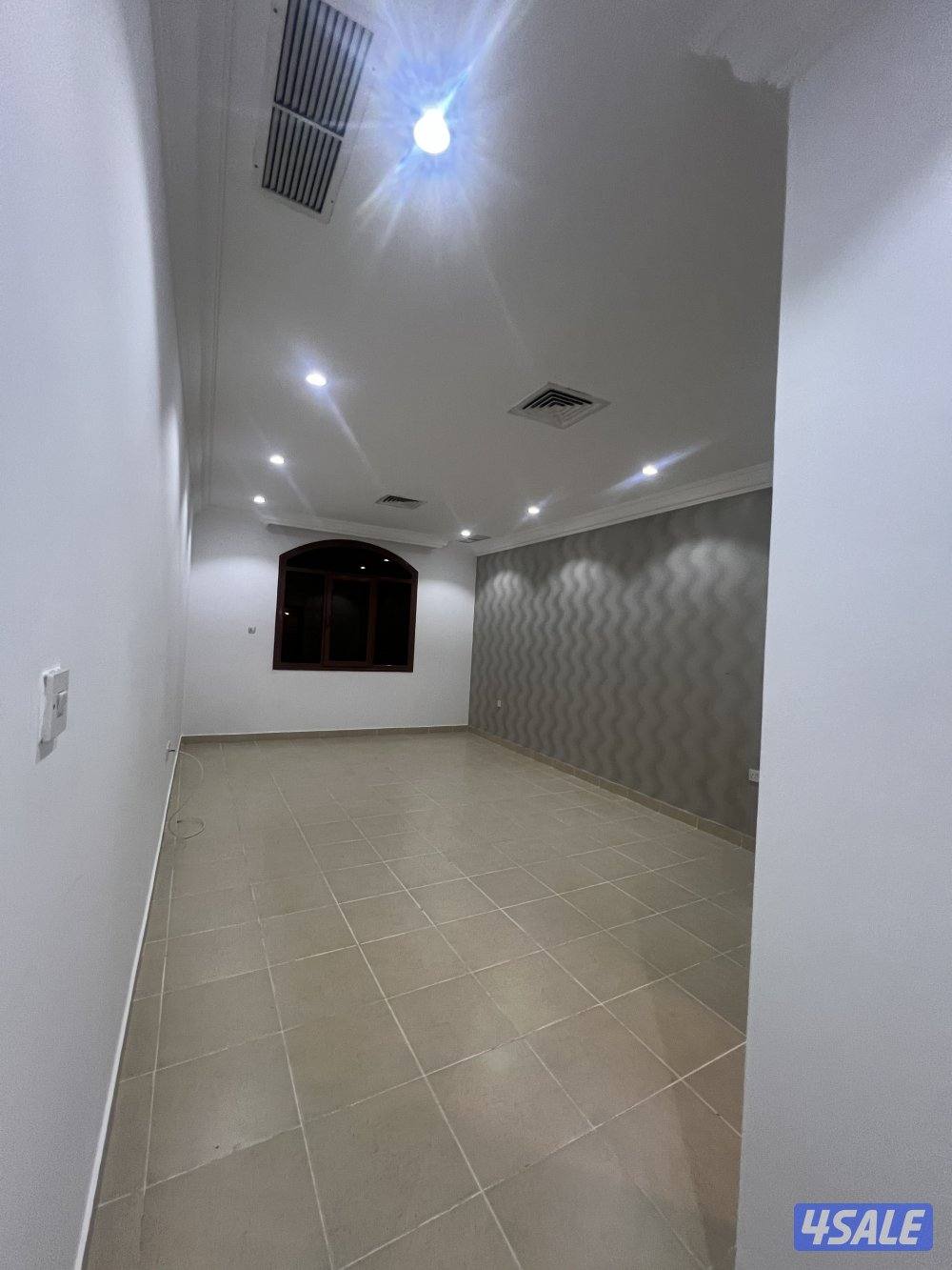 للإيجار شقة ممتازة بغرب مشرف ٣ غرف نوم6