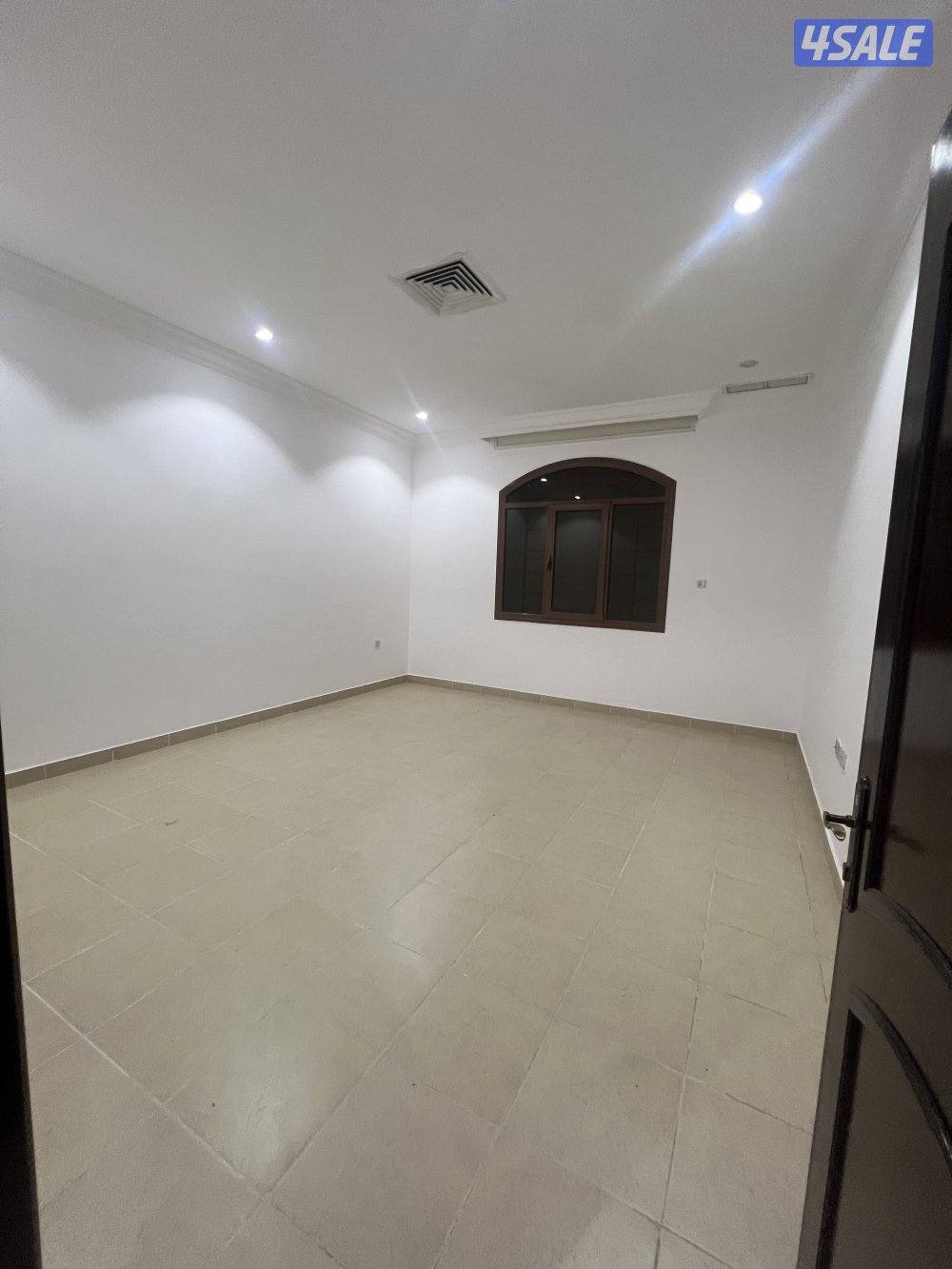 للإيجار شقة ممتازة بغرب مشرف ٣ غرف نوم7