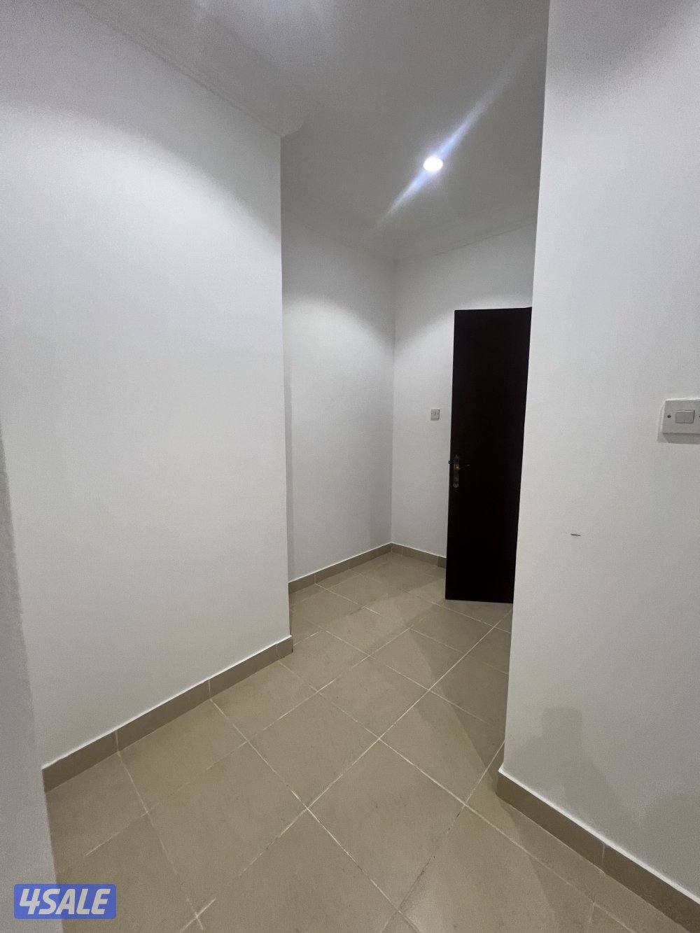 للإيجار شقة ممتازة بغرب مشرف ٣ غرف نوم8