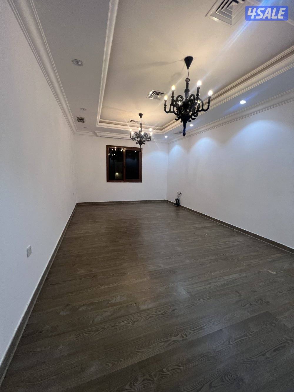 للإيجار شقة  ممتازة بغرب مشرف قطعة١ ٣ غرف نوم1