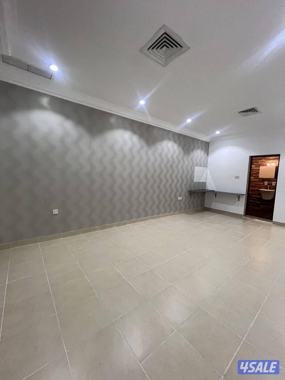 للإيجار شقة  ممتازة بغرب مشرف قطعة١ ٣ غرف نوم3