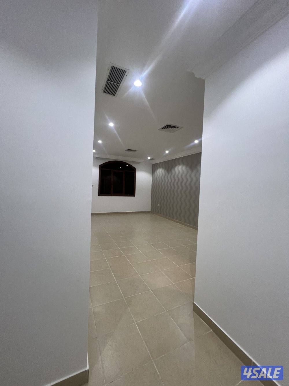 للإيجار شقة  ممتازة بغرب مشرف قطعة١ ٣ غرف نوم4