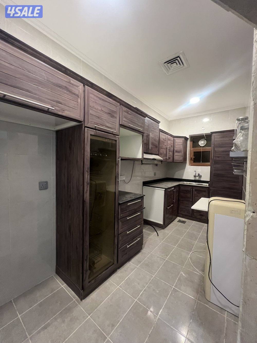 للإيجار شقة  ممتازة بغرب مشرف قطعة١ ٣ غرف نوم5