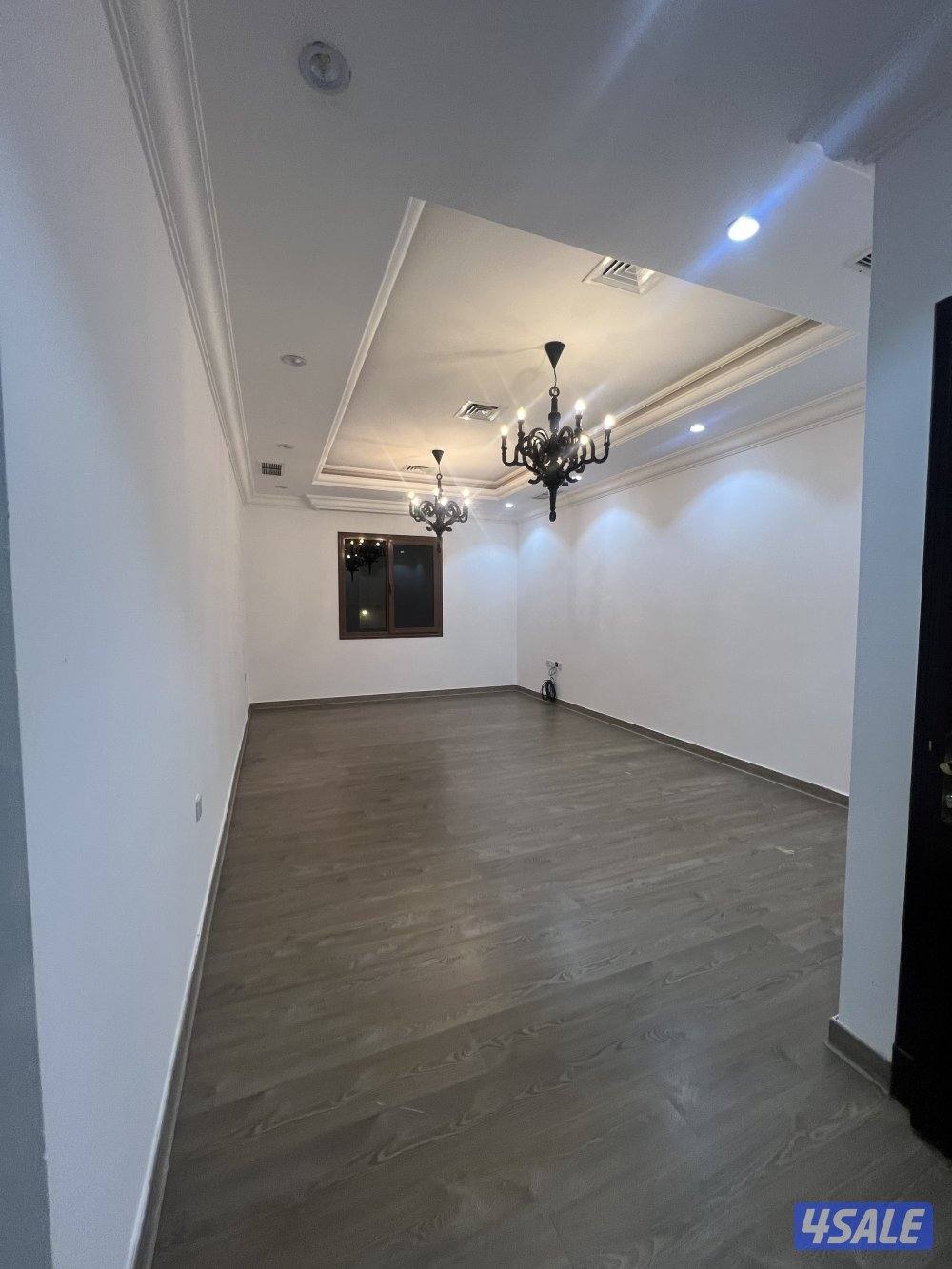 للإيجار شقة  ممتازة بغرب مشرف قطعة١ ٣ غرف نوم8