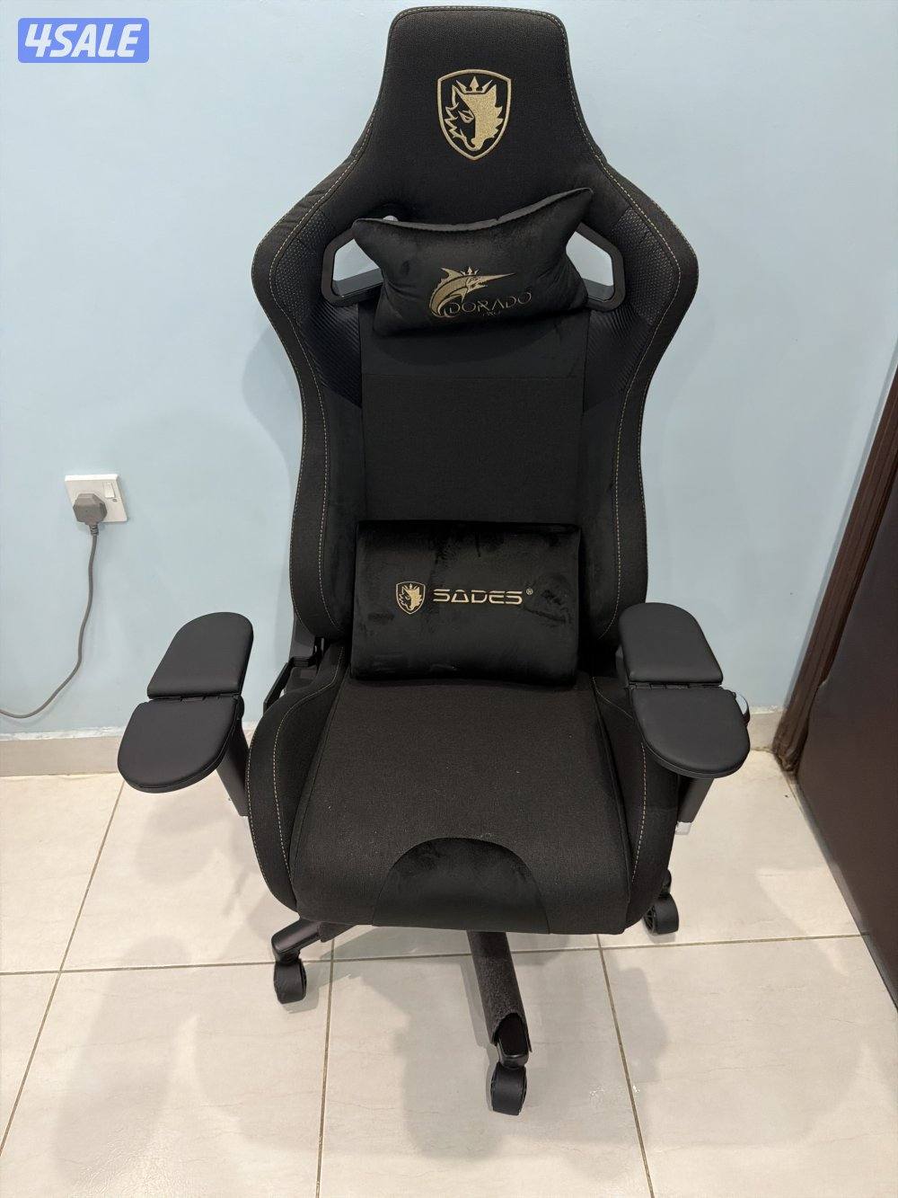 كرسي جحم كبير قيمنق ونظيف جداً سبوع صارله عندي وماعندي مكان0