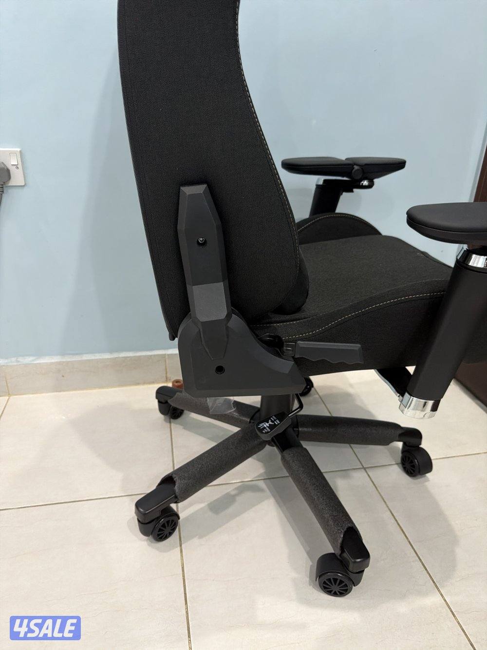 كرسي جحم كبير قيمنق ونظيف جداً سبوع صارله عندي وماعندي مكان1