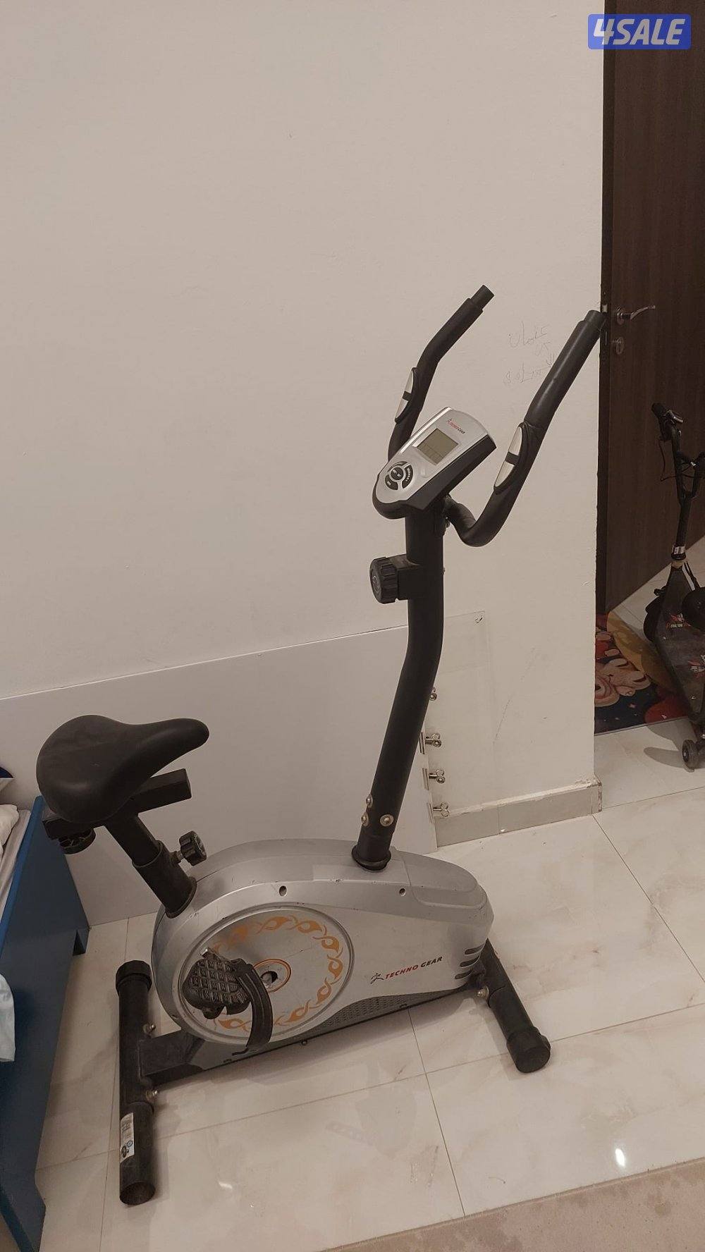 للبيع دراجة رياضية منزلية بحالة ممتازة2