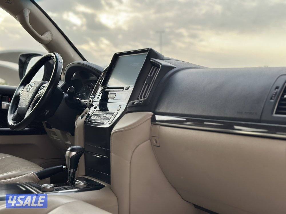 معرض القمة🚩8