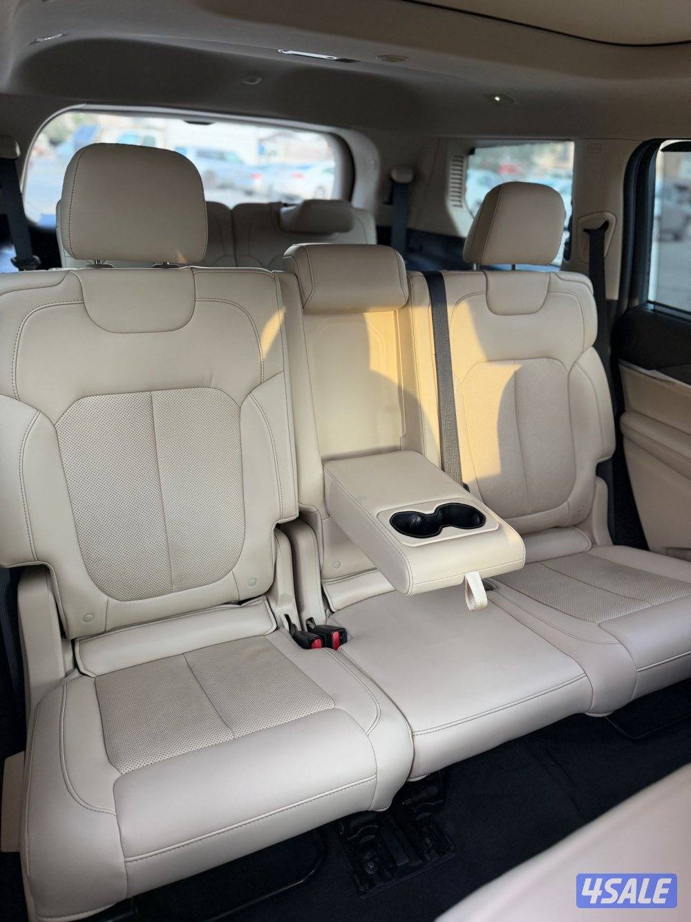 جراند شيروكي L م 2022 اعلى فئة13