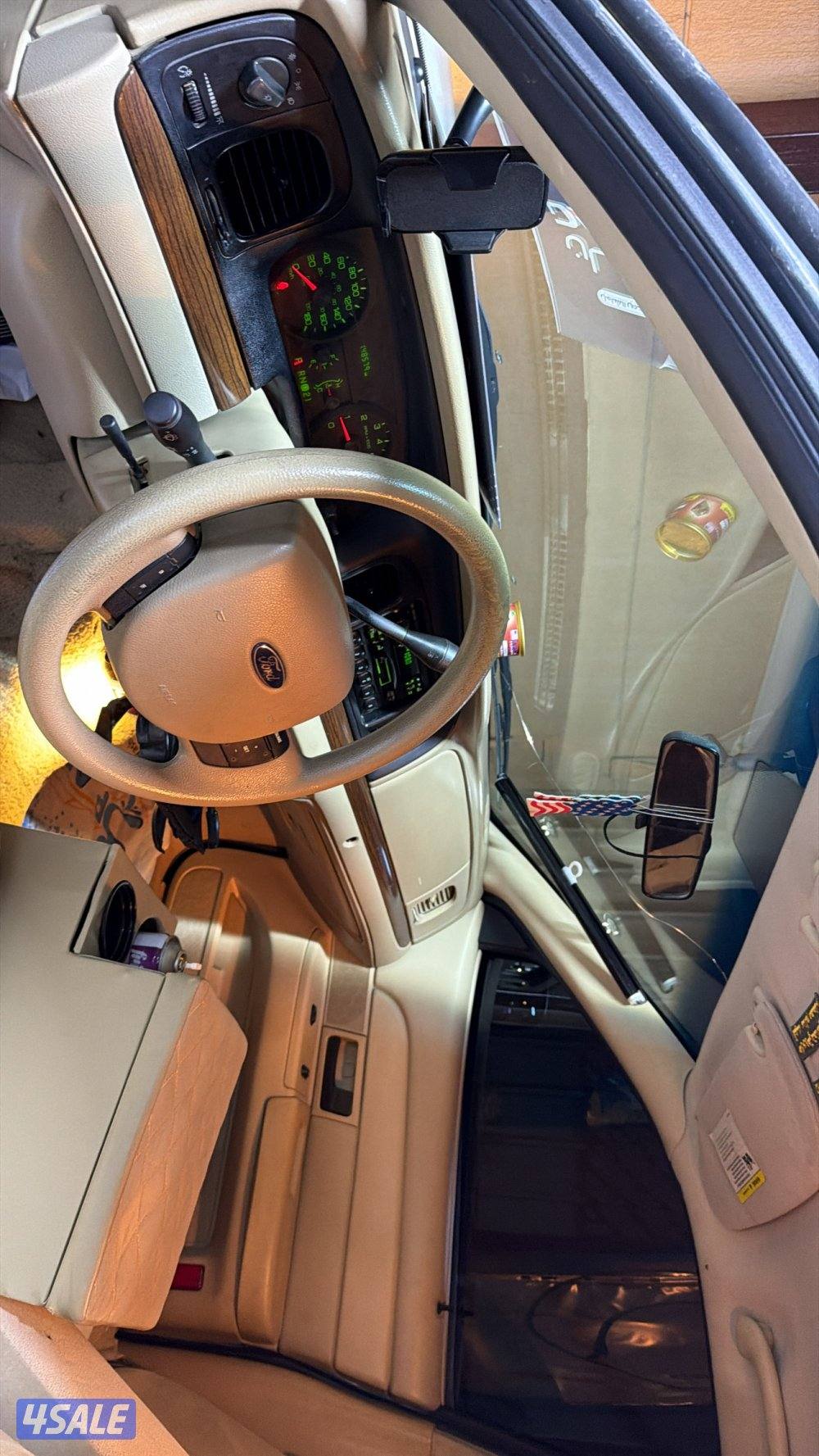 فورد فكتوريا 20064