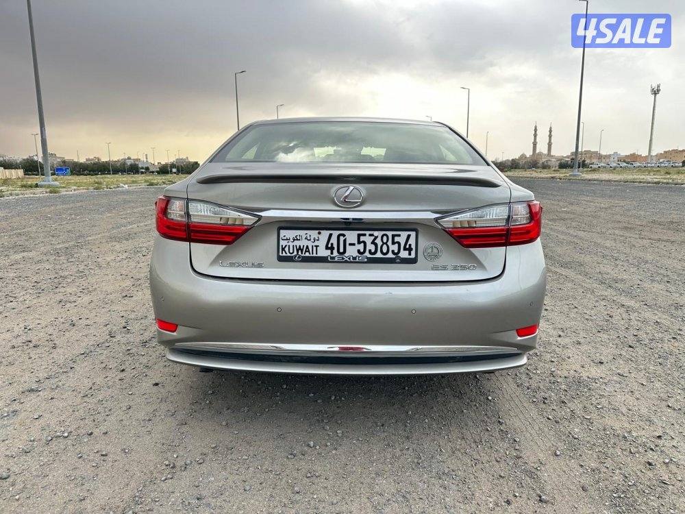 لكزس ES 250 موديل ٢٠١٧ الدرجة الأولى بحالة الوكالة4
