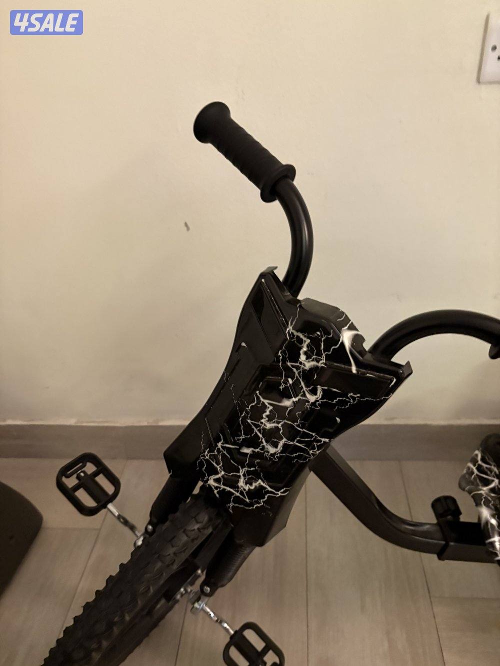 سيكل درفت لون اسود و أبيض1