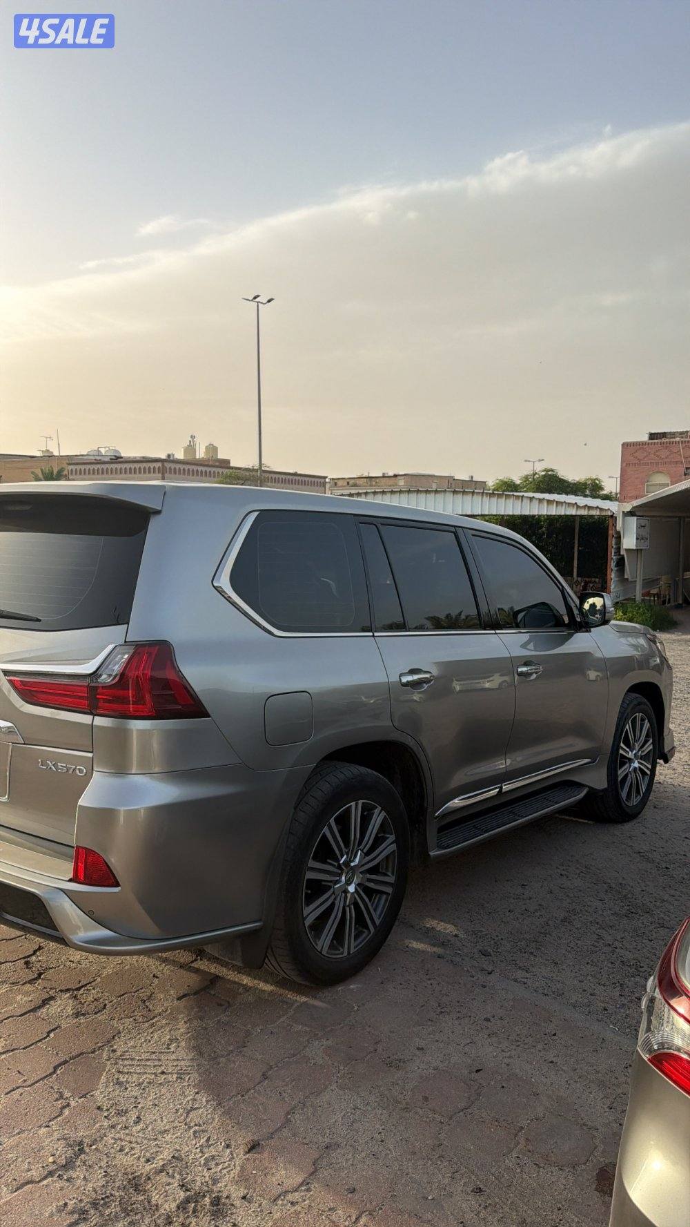 جيب لكزس 20161