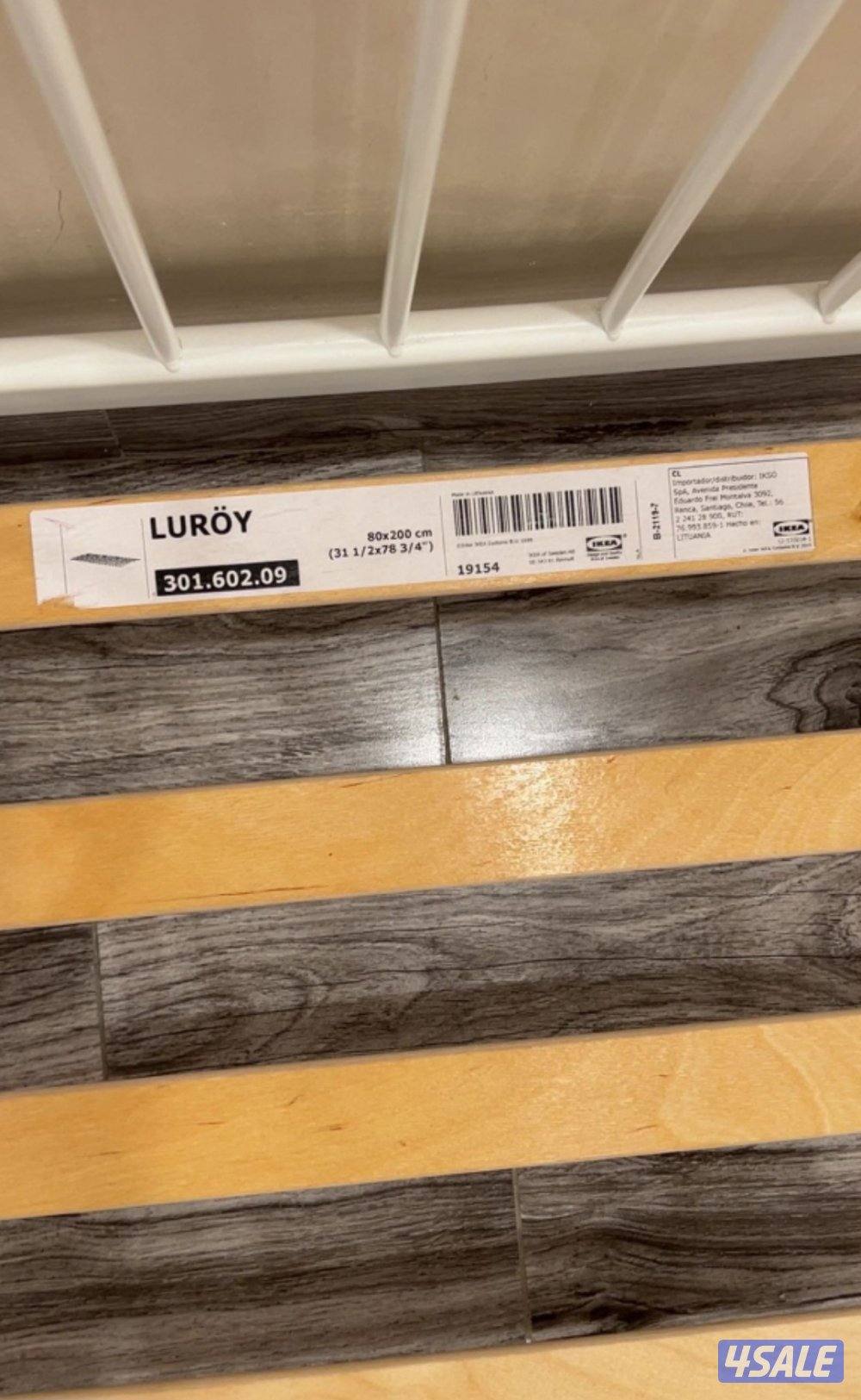 سرير من ايكيا مع الماترس بحاله نظيفه جدا مع مرآة حائط من هوم سنتر كبير3