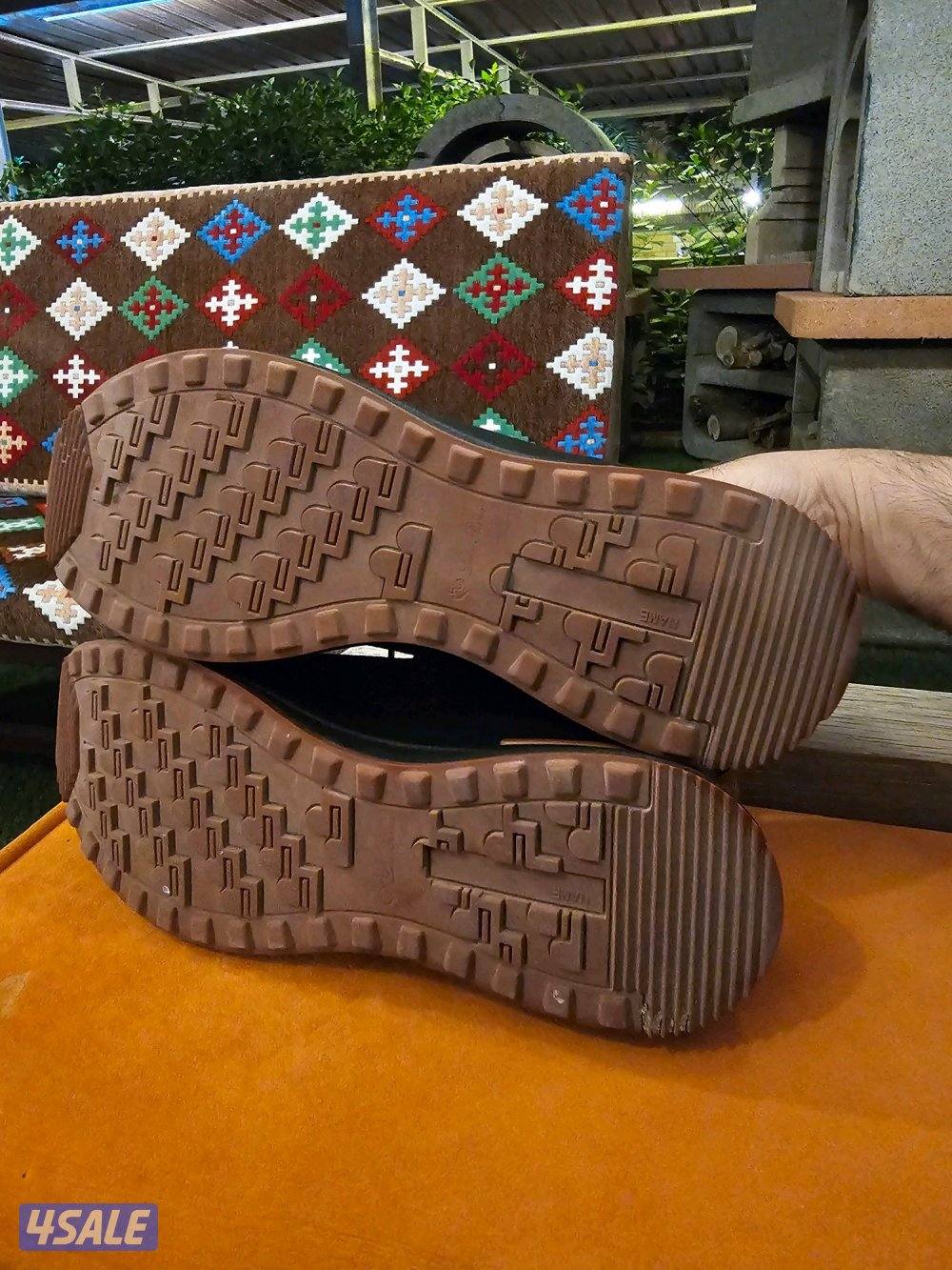 للبيع جوتي لوروبيانا اصلي مقاس ٤٢1