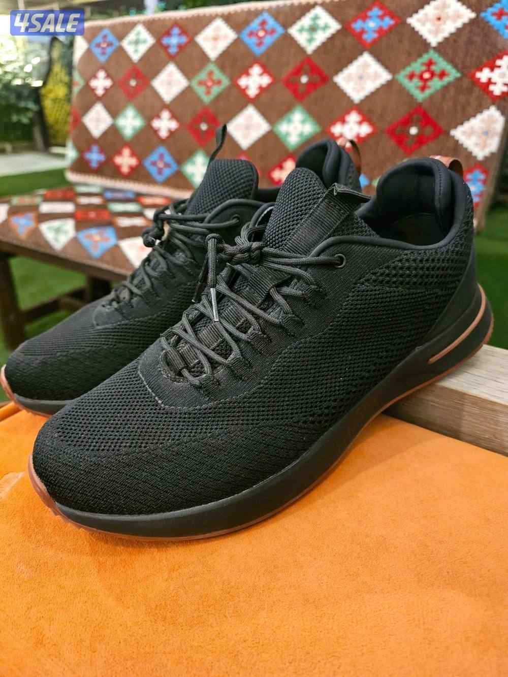 للبيع جوتي لوروبيانا اصلي مقاس ٤٢2