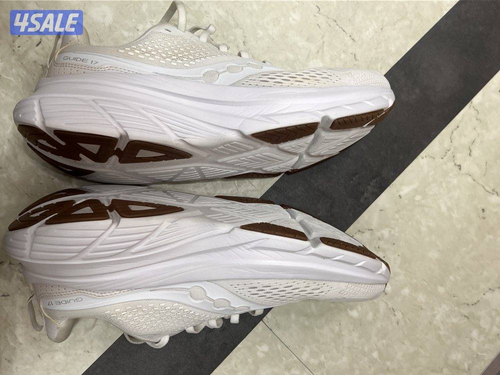 Saucony Guide 17 - size 42.5 mens white - like new condition1