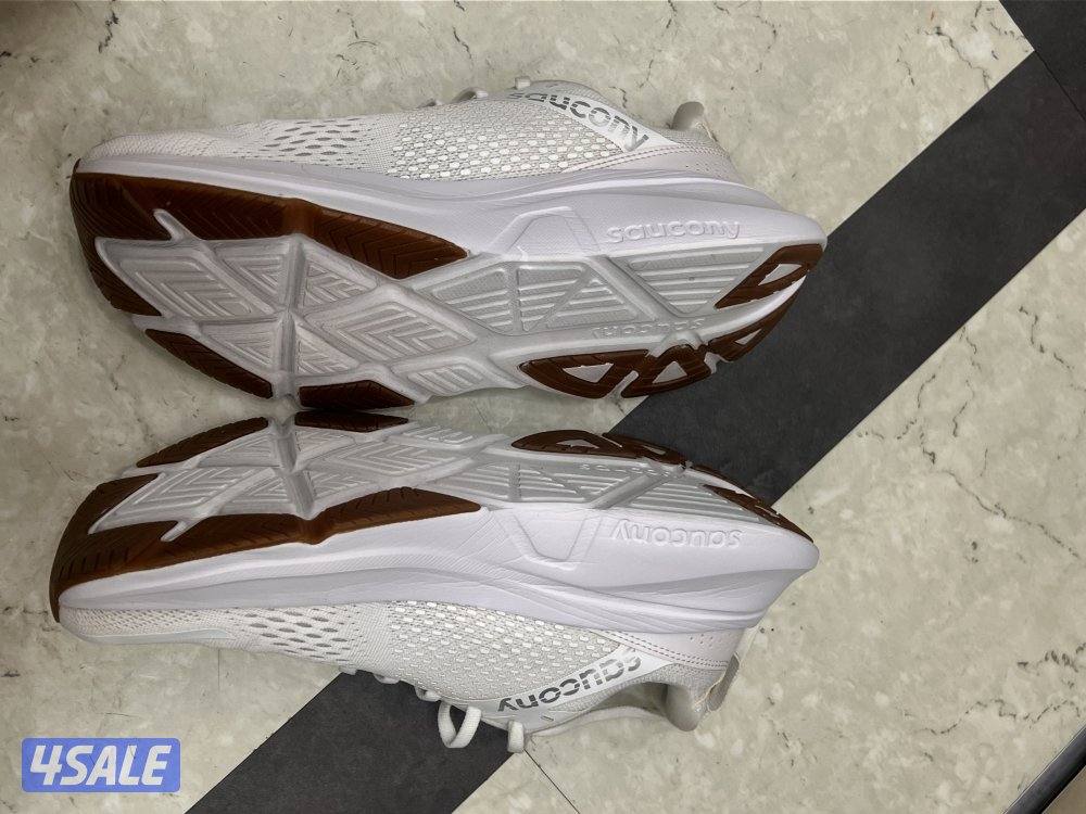 Saucony Guide 17 - size 42.5 mens white - like new condition2