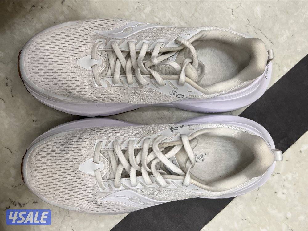 Saucony Guide 17 - size 42.5 mens white - like new condition4