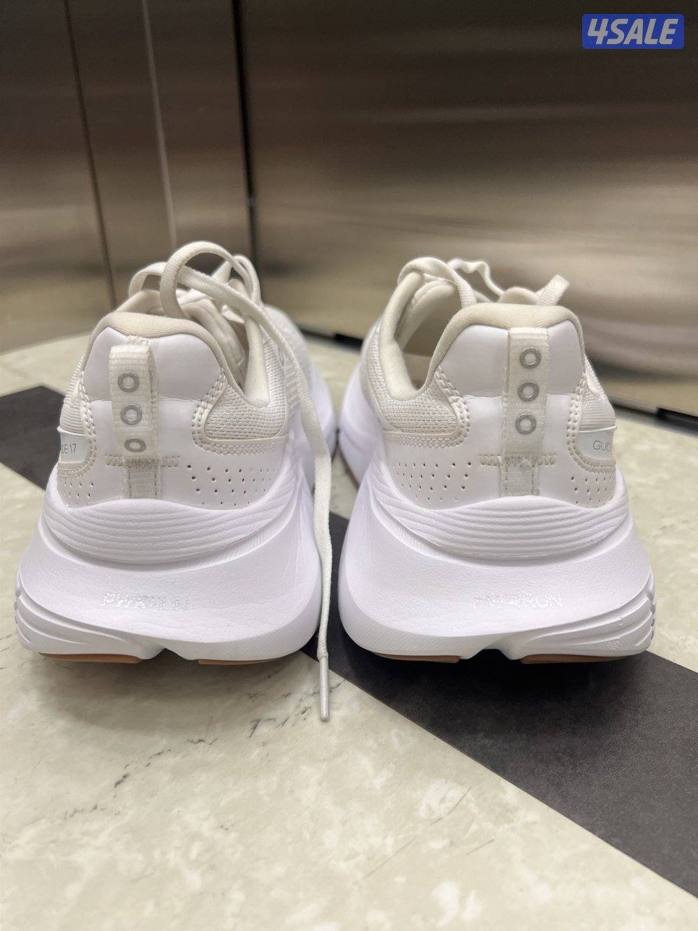 Saucony Guide 17 - size 42.5 mens white - like new condition6