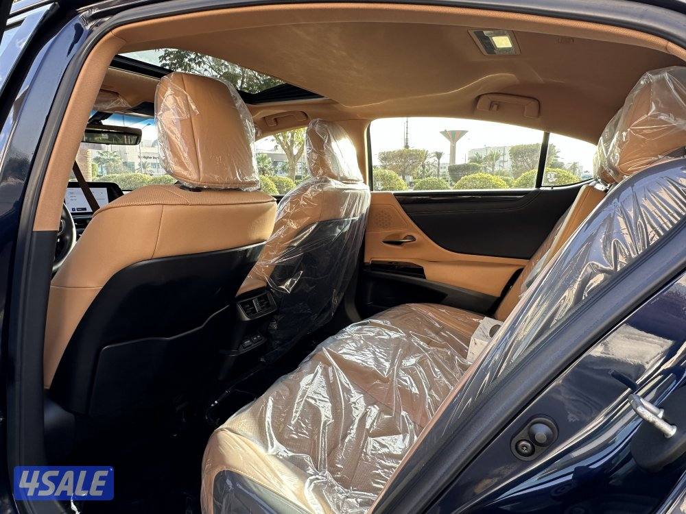 لكزس ES250 شرط الفحص 2023 ماشي 40 وارد الساير10