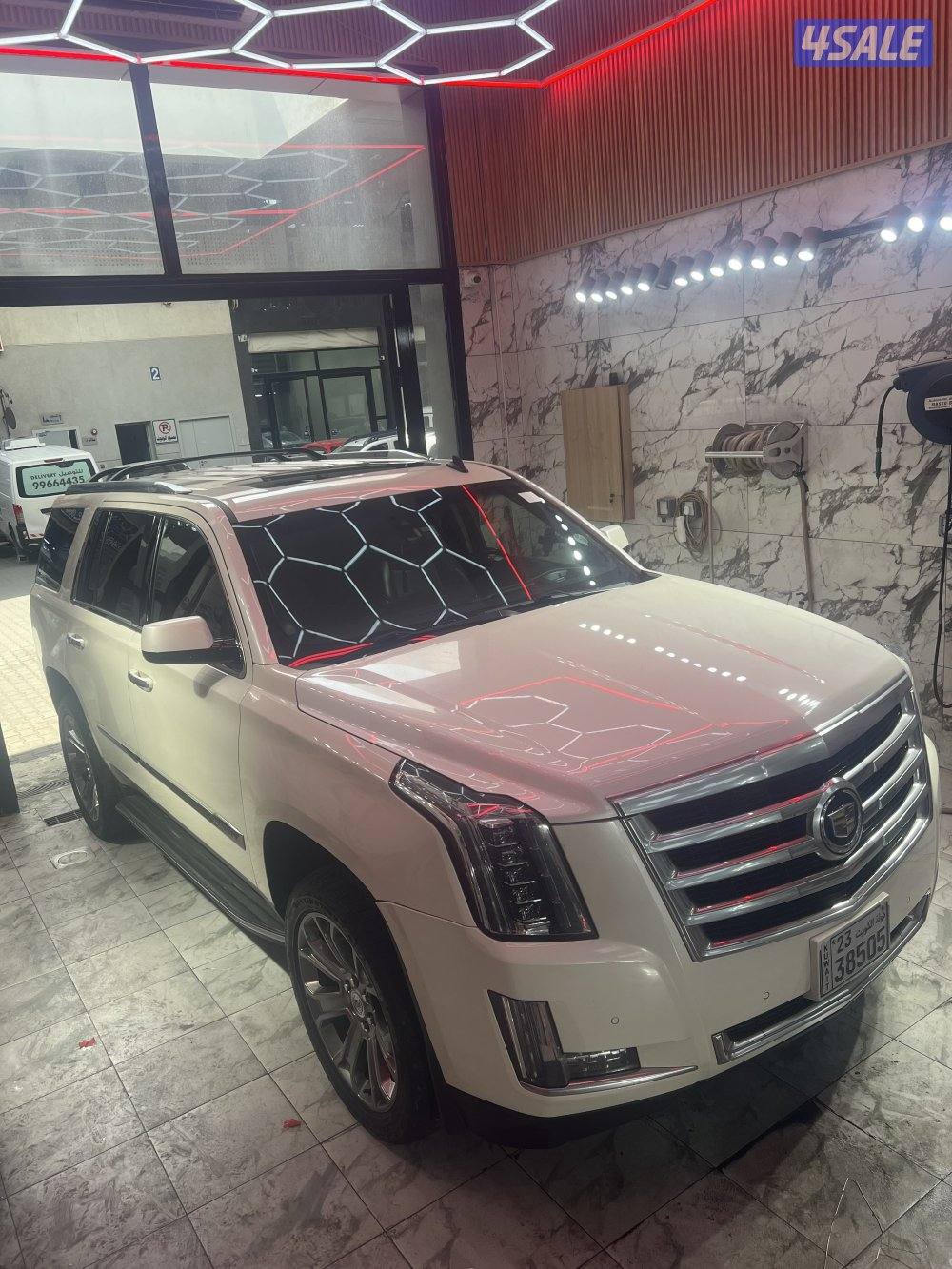 اسكاليد لون صدفي 2015 بحالة الوكالة0