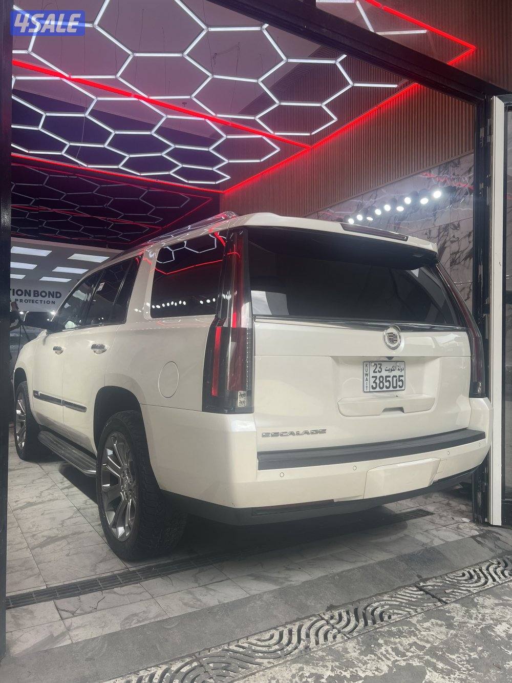 اسكاليد لون صدفي 2015 بحالة الوكالة1