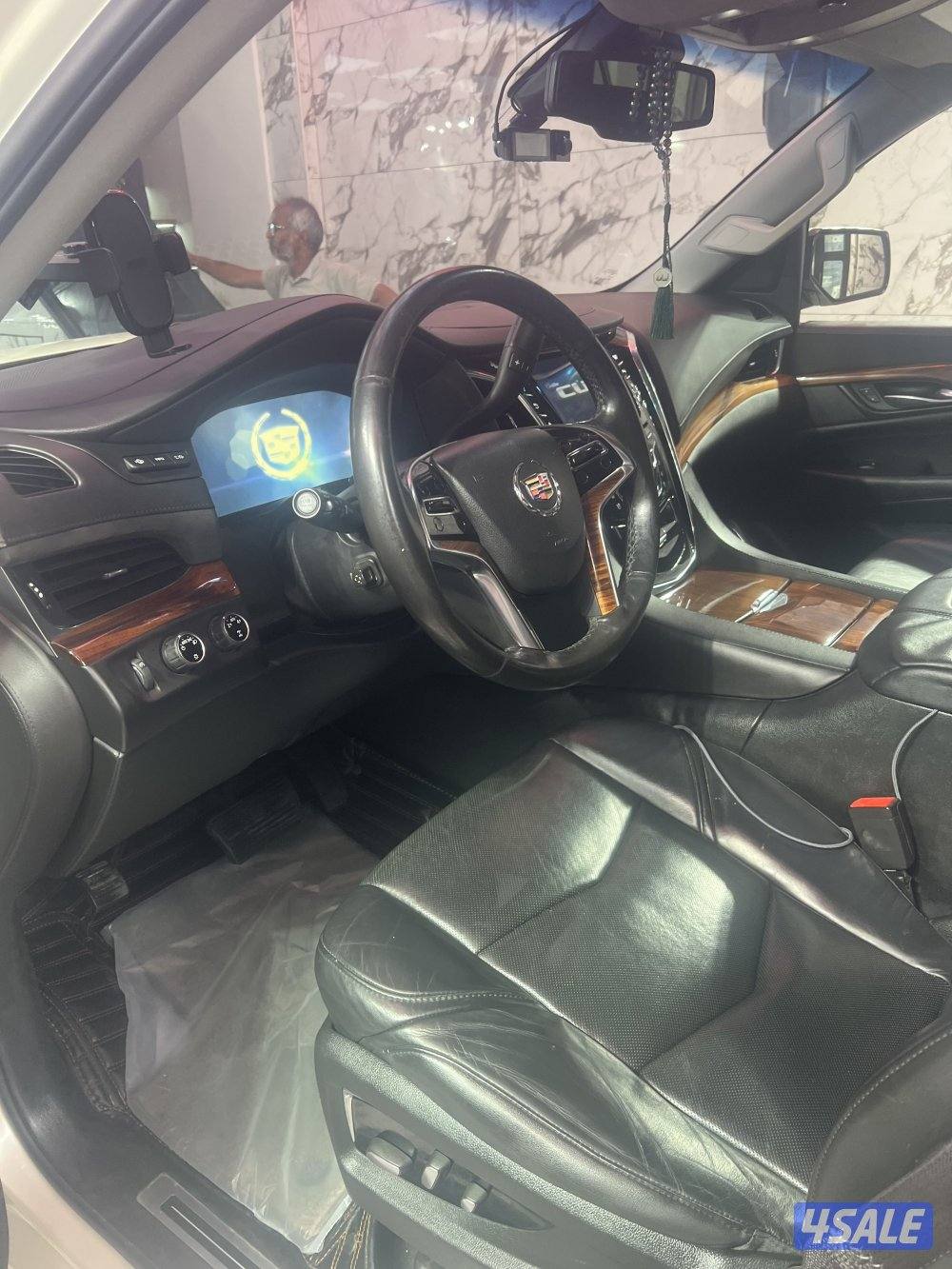 اسكاليد لون صدفي 2015 بحالة الوكالة2