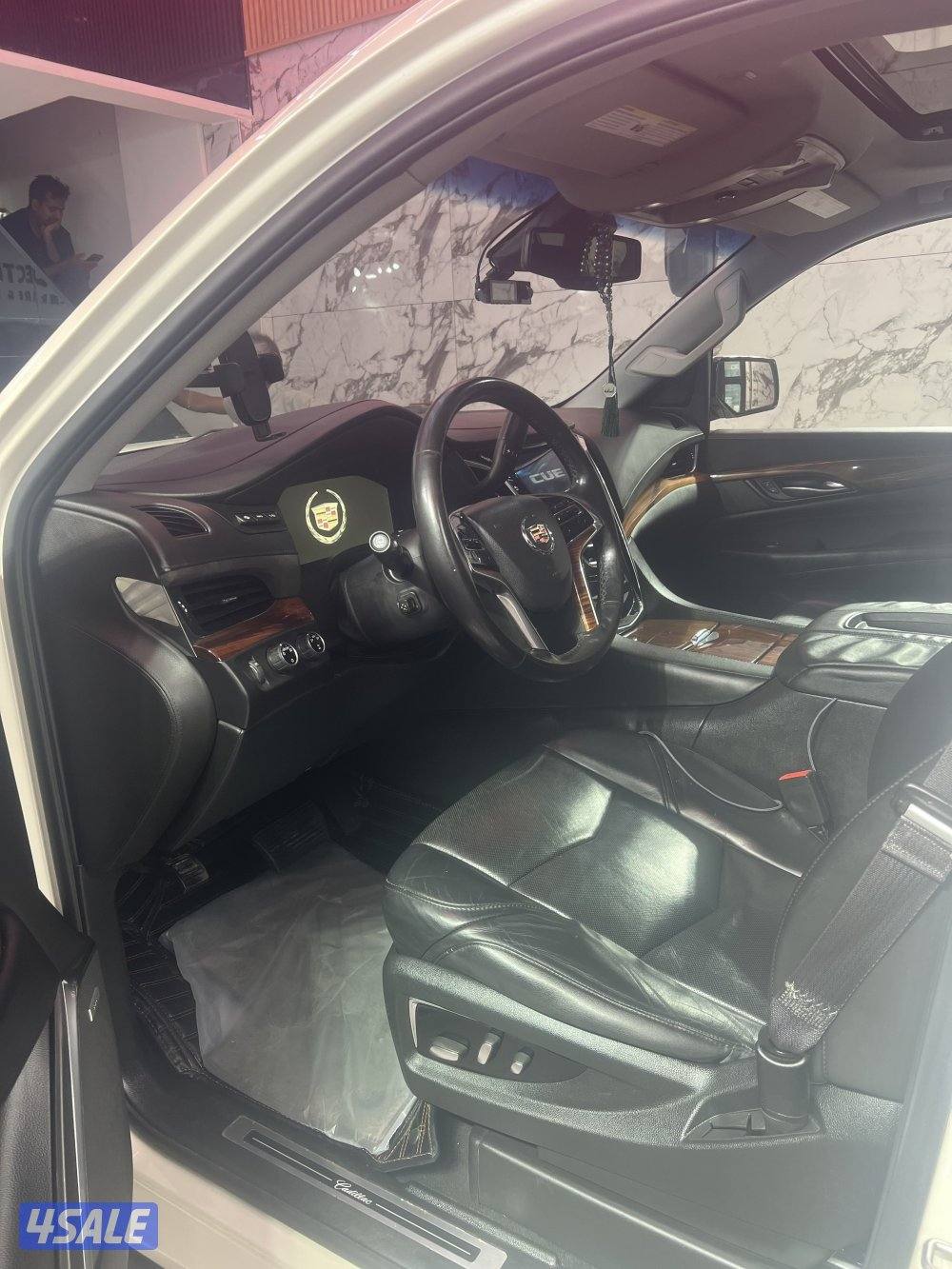 اسكاليد لون صدفي 2015 بحالة الوكالة3