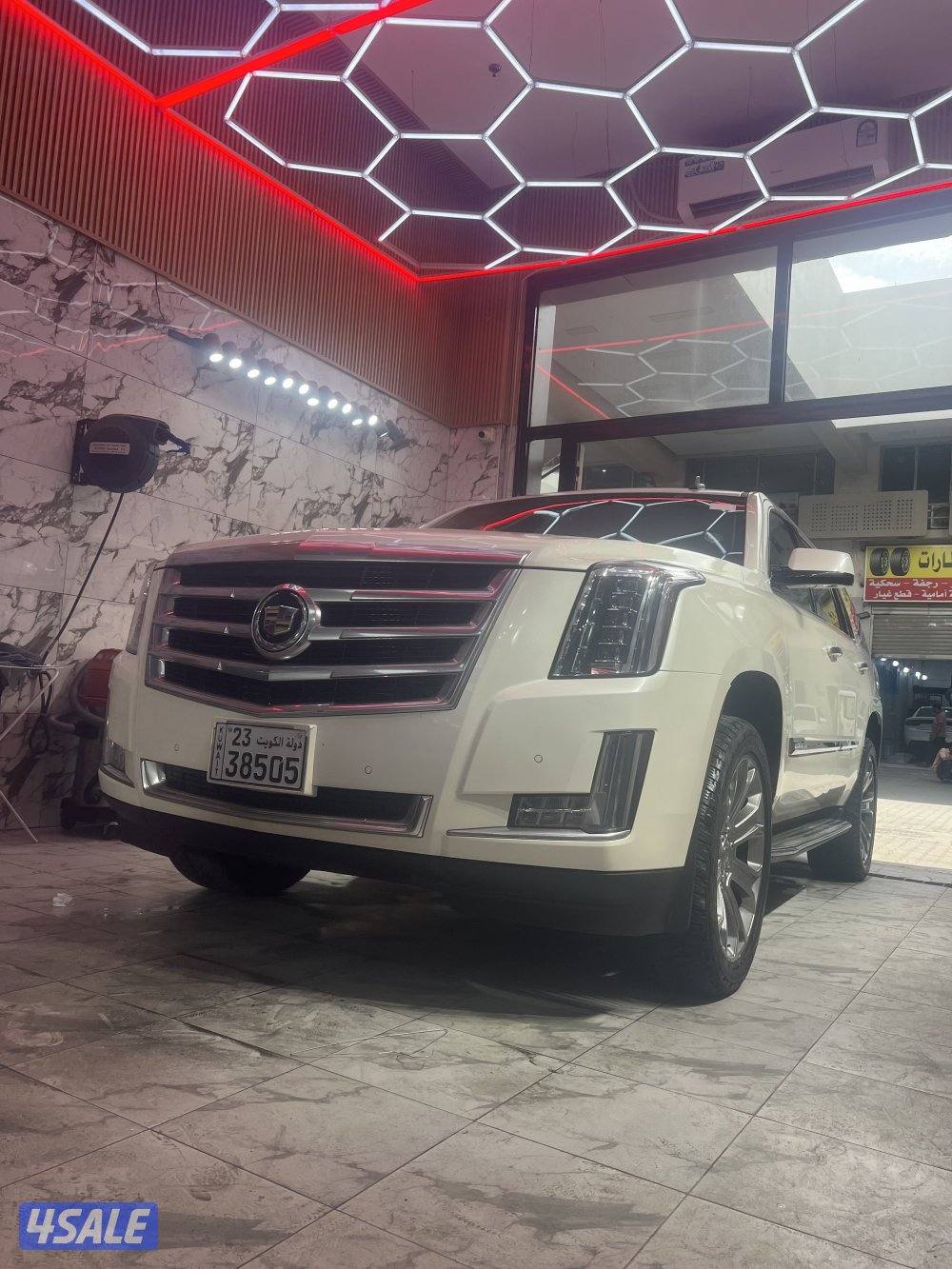 اسكاليد لون صدفي 2015 بحالة الوكالة4