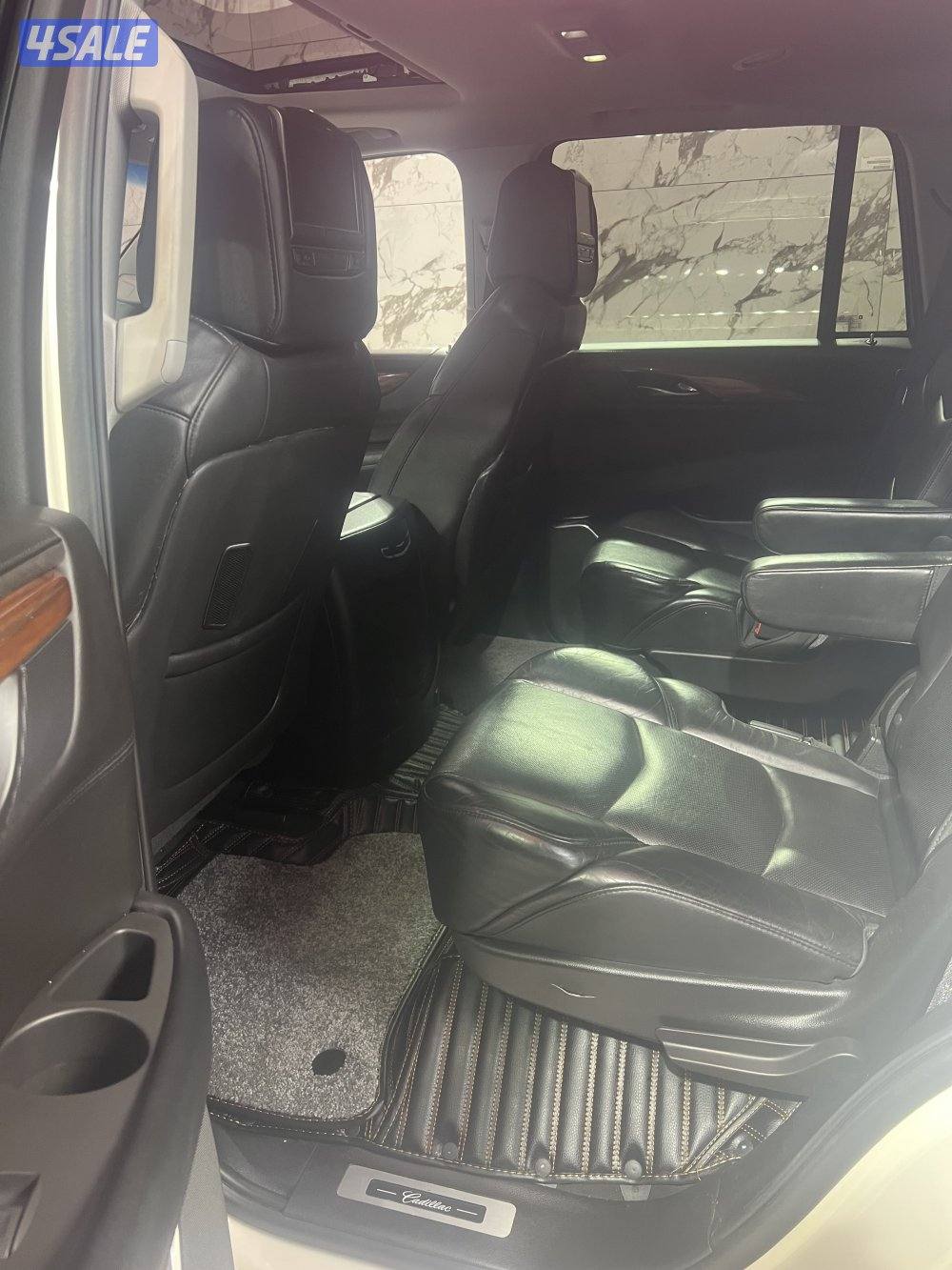 اسكاليد لون صدفي 2015 بحالة الوكالة5