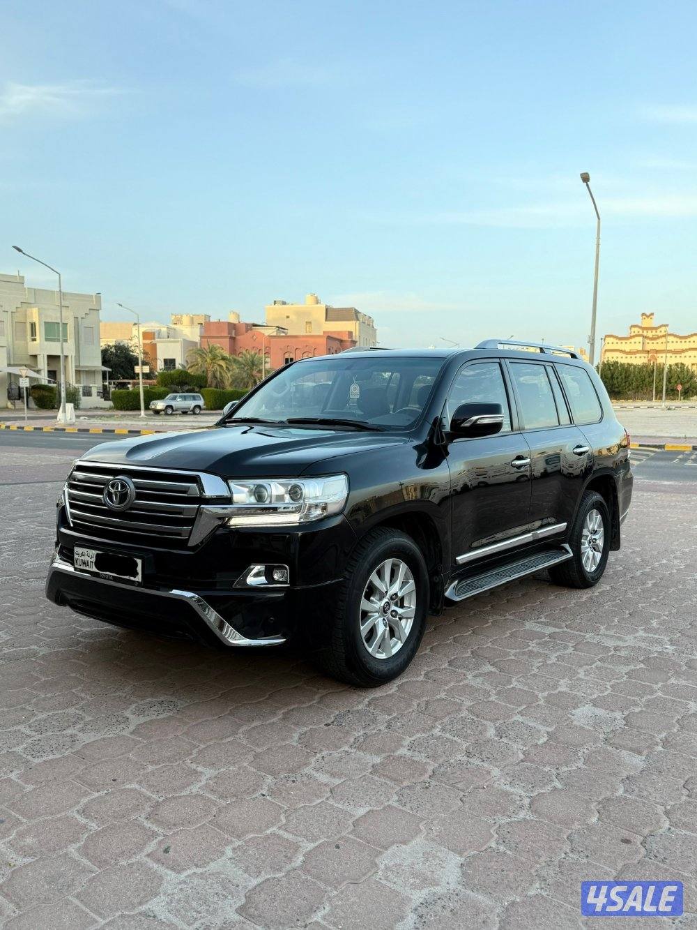 لاندكروزر GXR V8 المالك الأول ماشي 149 موديل 2018 بحالة الوكالة0