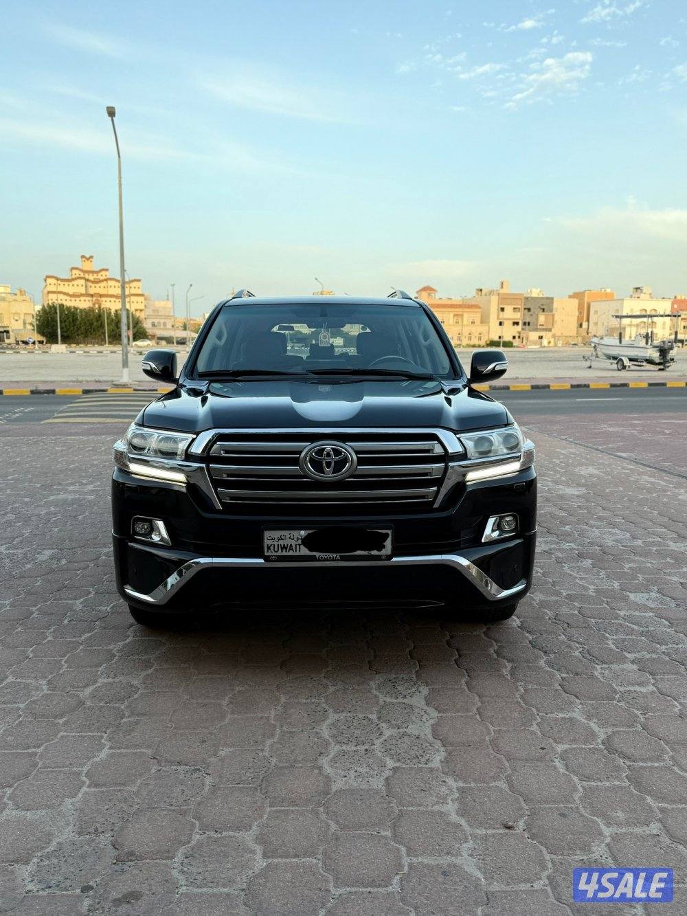 لاندكروزر GXR V8 المالك الأول ماشي 149 موديل 2018 بحالة الوكالة1