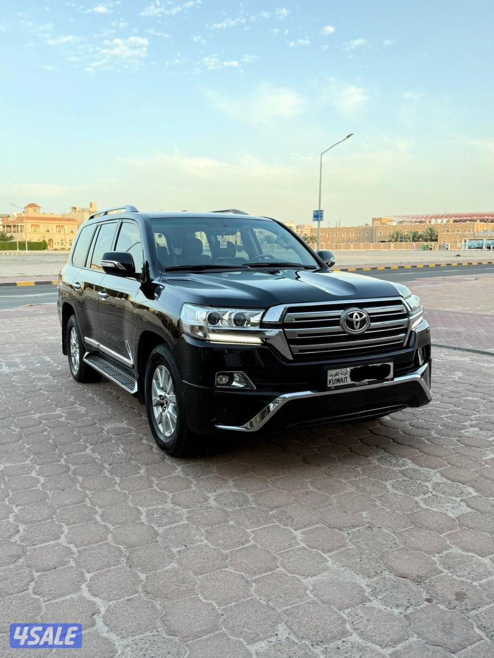 لاندكروزر GXR V8 المالك الأول ماشي 149 موديل 2018 بحالة الوكالة2