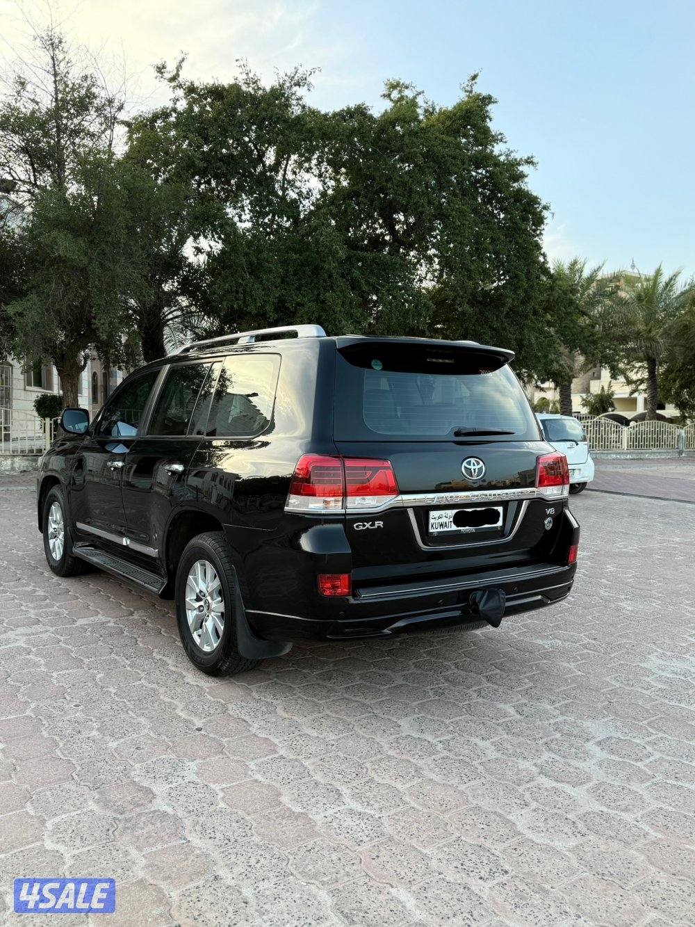 لاندكروزر GXR V8 المالك الأول ماشي 149 موديل 2018 بحالة الوكالة4