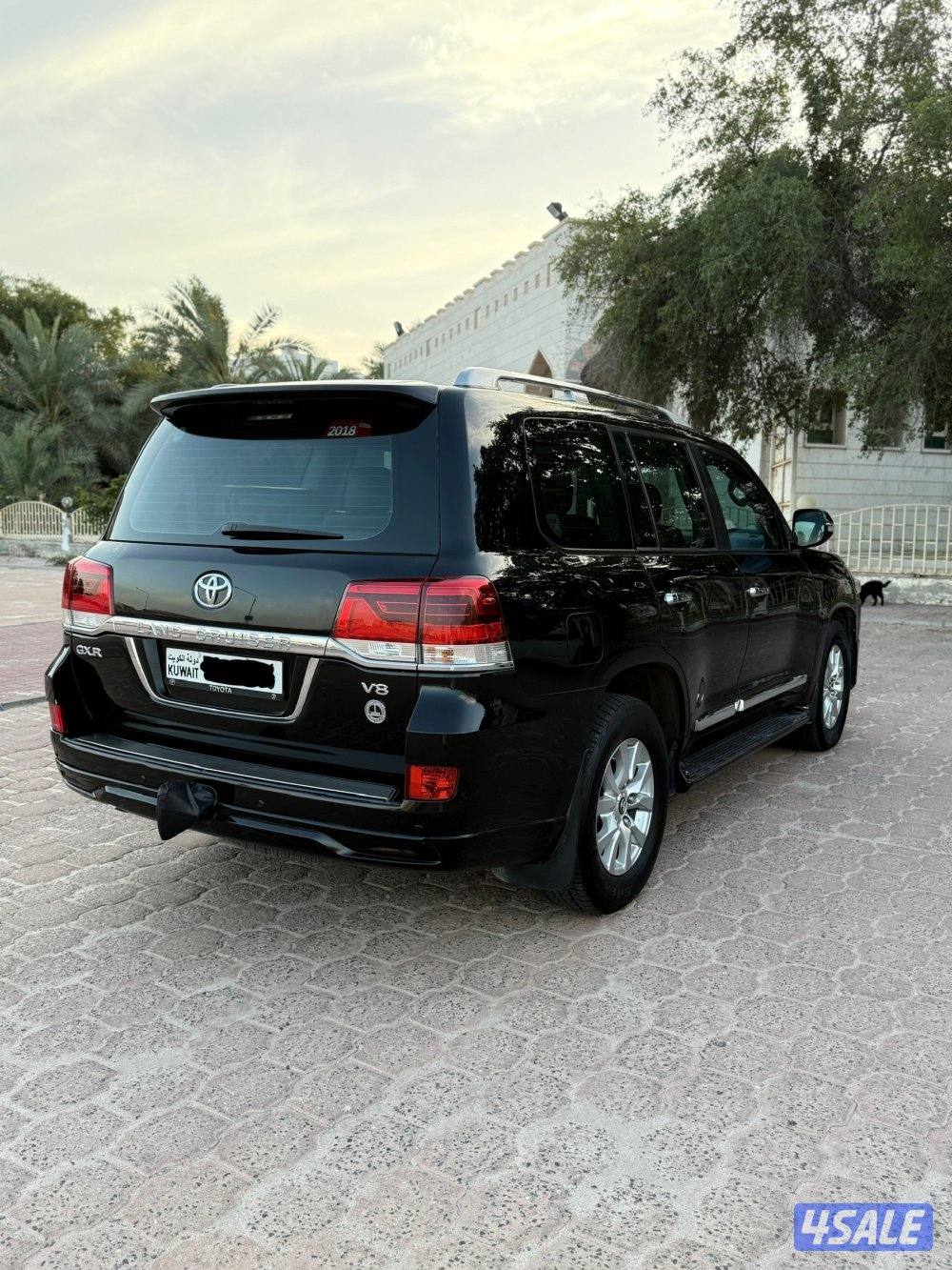 لاندكروزر GXR V8 المالك الأول ماشي 149 موديل 2018 بحالة الوكالة6