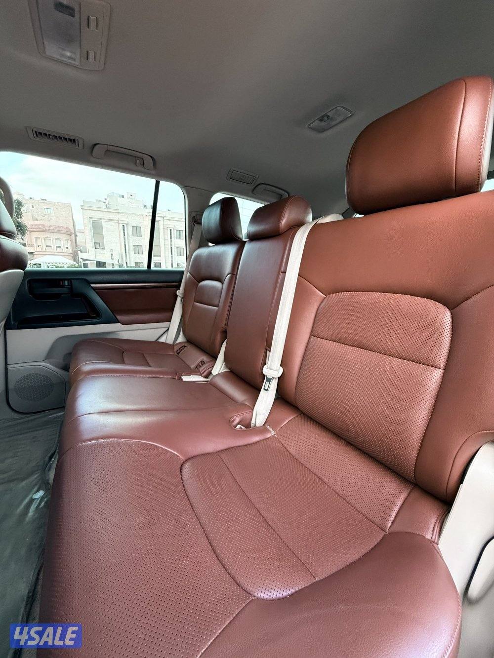 لاندكروزر GXR V8 المالك الأول ماشي 149 موديل 2018 بحالة الوكالة8