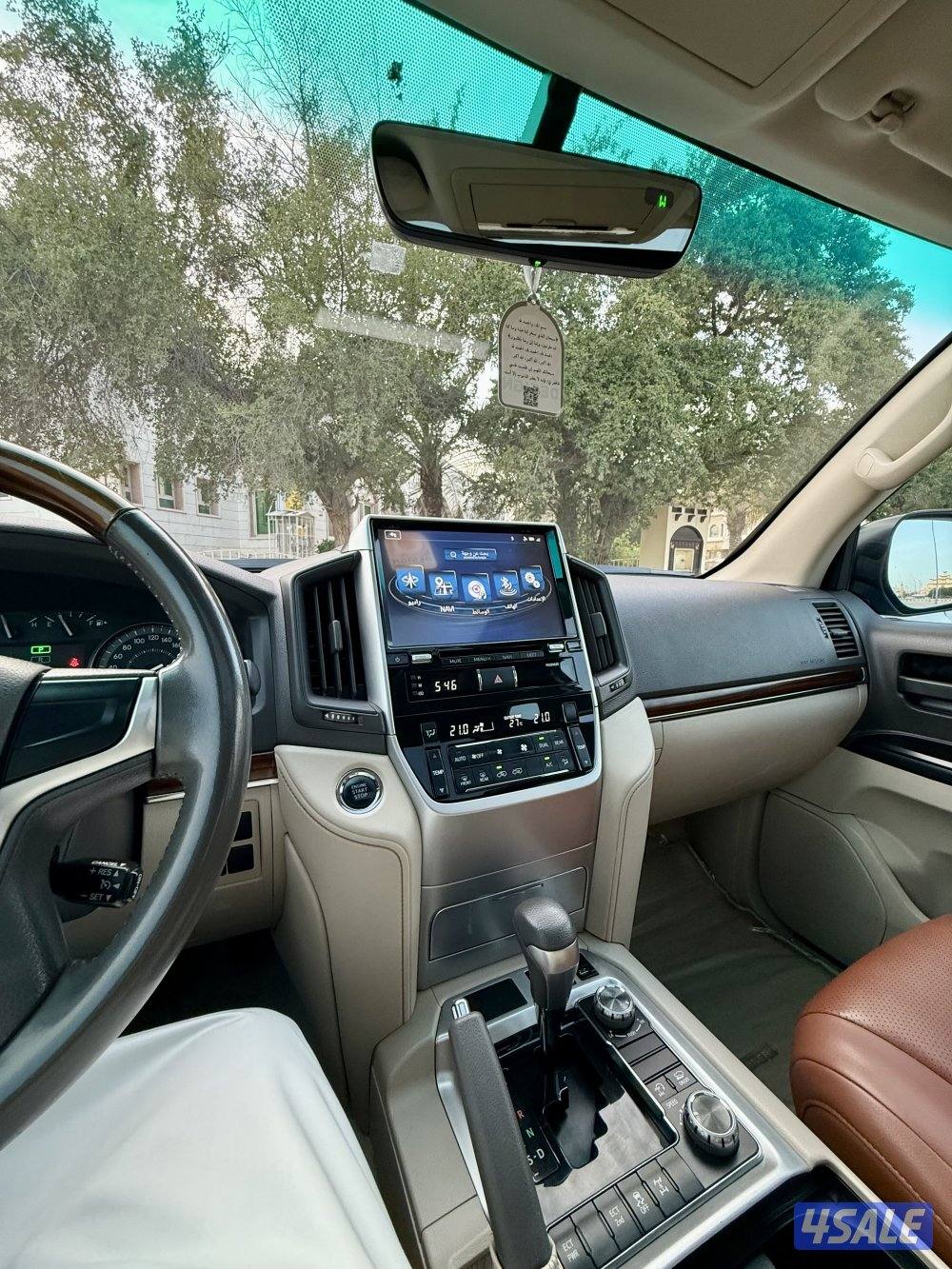 لاندكروزر GXR V8 المالك الأول ماشي 149 موديل 2018 بحالة الوكالة11